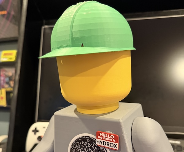 10:1 Scale LEGO Minifig Hart Hat